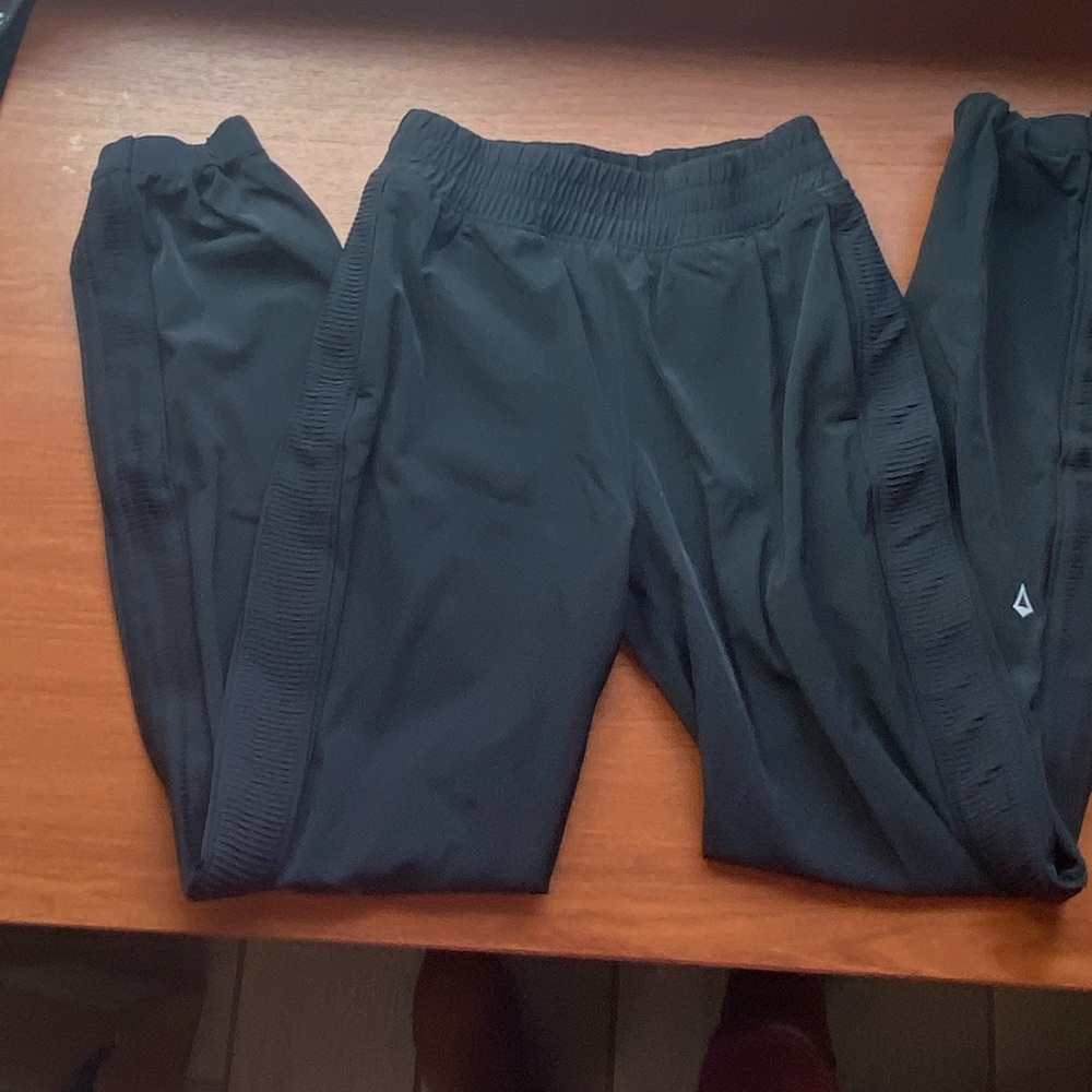 IVIVVA by LULULEMON Your Pursuit Jogger Pants in Black - Picture 6 of 13